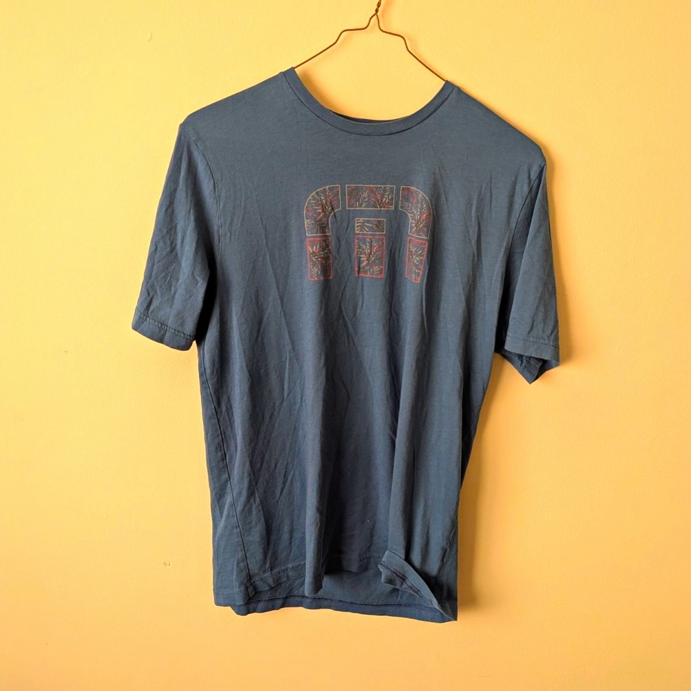 TravisMathew Shirt Men's XL Blue Short Sleeve Tee Graphic Logo Crew Neck